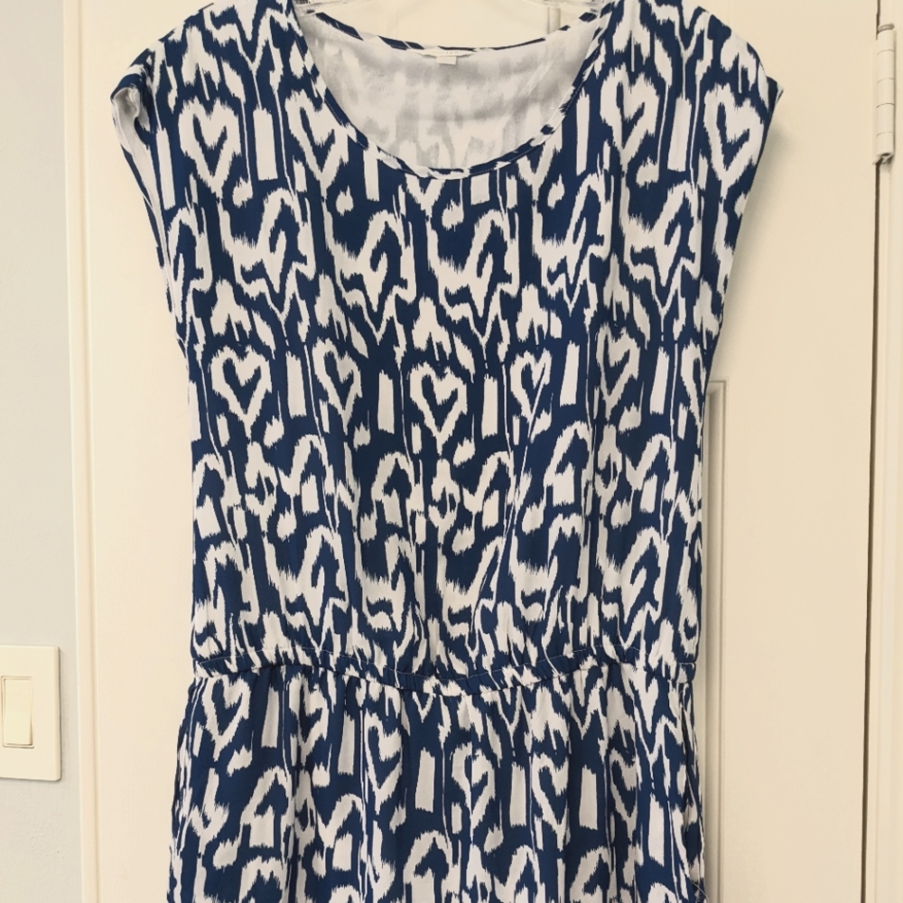 2/$12 🌟 Blue/White pattern mini dress, size M